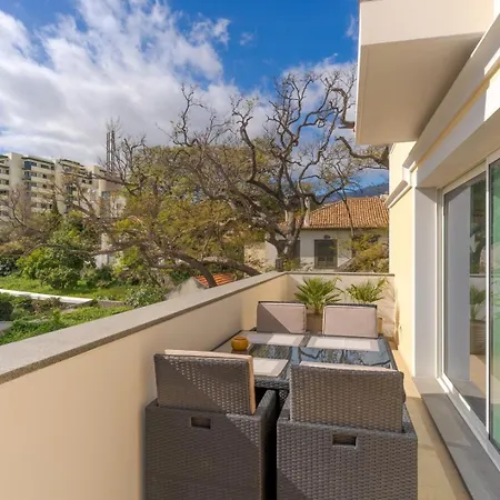 Q.vitoria Penthouse, By Pausa * Funchal (Madeira)