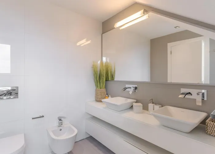 Q.Vitoria Penthouse&Shared Pool, By Pausa Rentals *