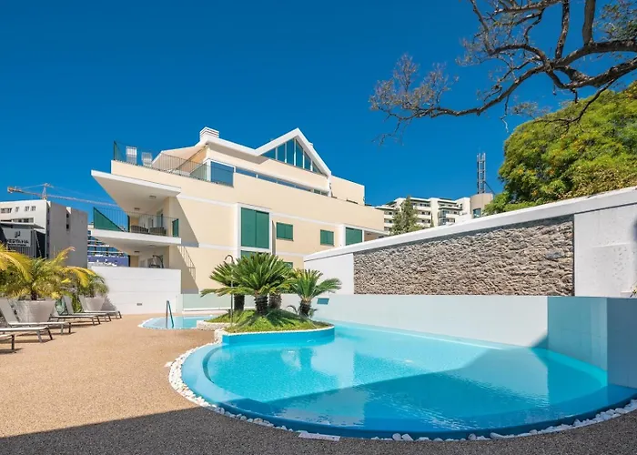 Q.Vitoria Penthouse&Shared Pool, By Pausa Rentals